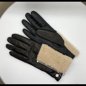 CAROLINA AMATO LEATHER & SHEARLING TOUCH TECH GLOVES